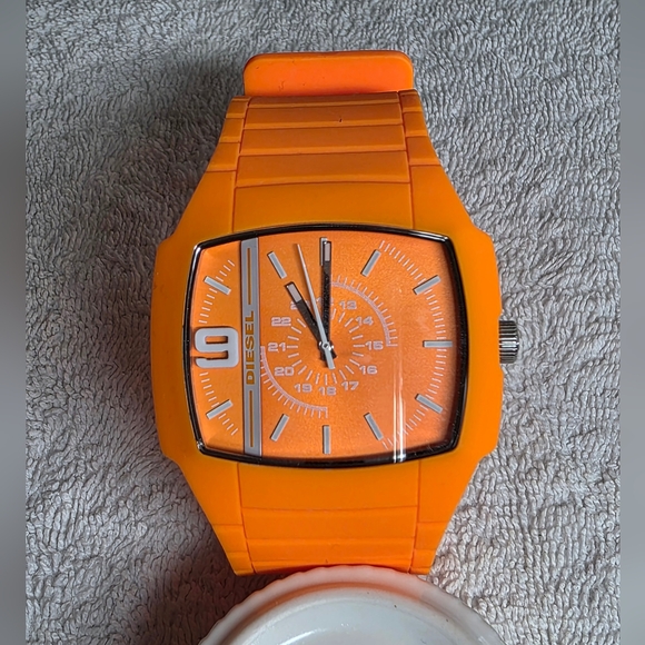 Diesel Only the Brave DZ-1582 Rubber Quartz Men's Wristwatch - Picture 1 of 4